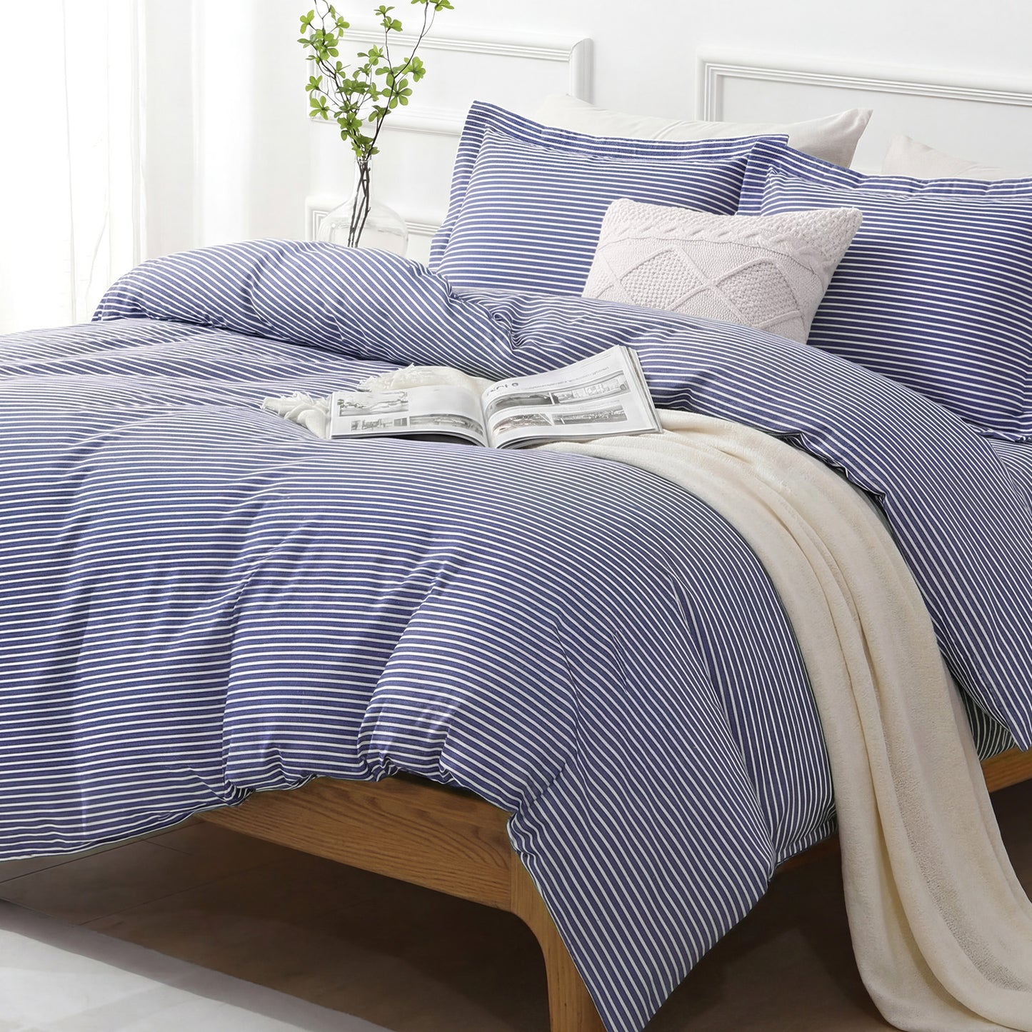 JOLLYVOGUE Queen Size Striped Duvet Cover Set, 3 Pieces Soft Microfiber Bedding with Zipper Closure & 8 Corner Ties