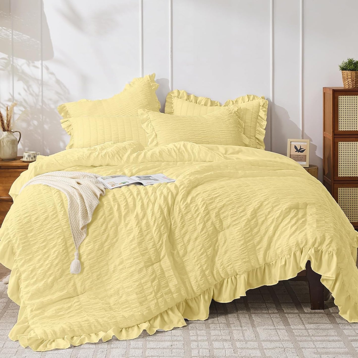 JOLLYVOGUE Comforter Set, 3 Pieces Seersucker Lightweight Oeko-TEX Certified Bedding Set, All Season Fluffy Microfiber Bedding Comforter Set with 1 Ruffle Comforter and 2 Ruffle Pillowshams