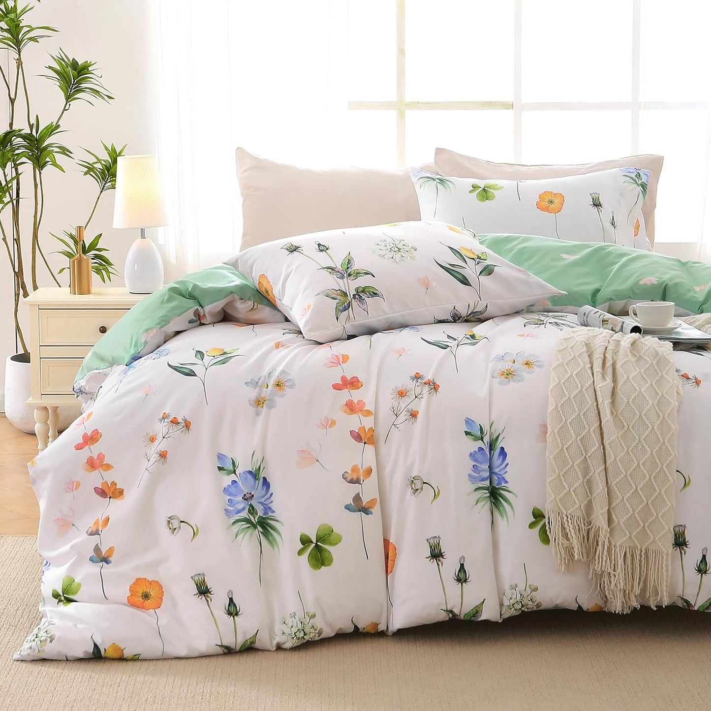 JOLLYVOGUE Duvet Cover Queen Size, Reversible Floral Beige Duvet Cover Set with Zipper Closure, 3 Pieces Botanical Patterns Soft Microfiber Bedding Set with 4 Ties (90x90, 2 Pillow Cases)