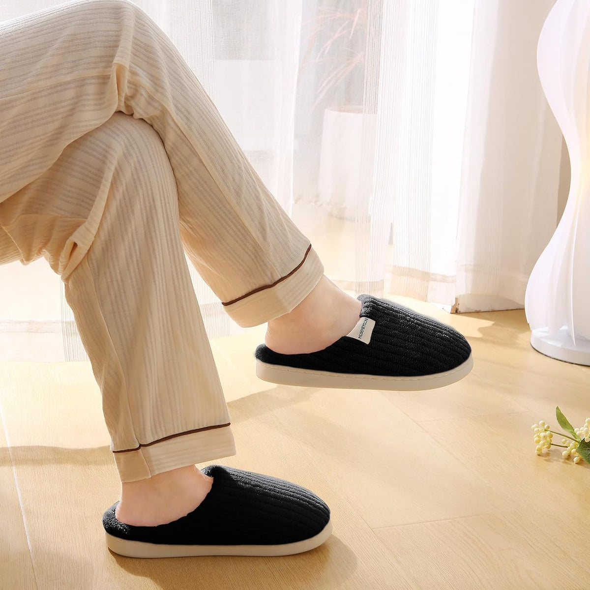 HUXMEYSON Slippers for Women, Warm Memory Foam Comfy House Slippers with Anti-Skid Rubber Sole for Indoor and Outdoor