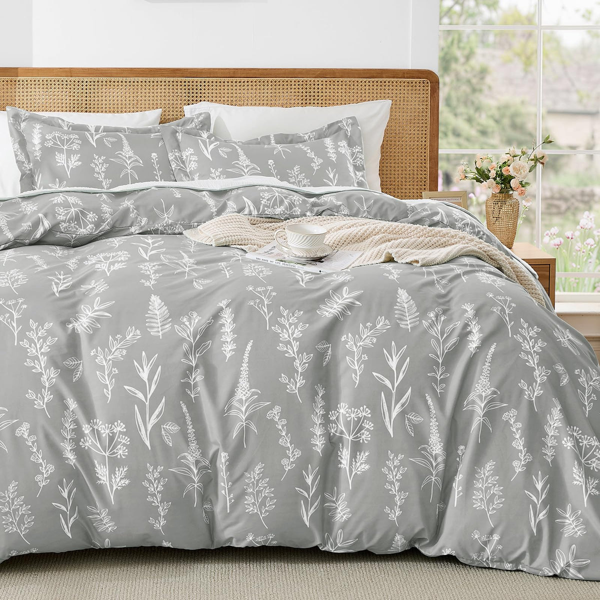 MUXHOMO Duvet Cover Twin/Twin XL Size, 2-Piece Beige Leaves Bedding Set