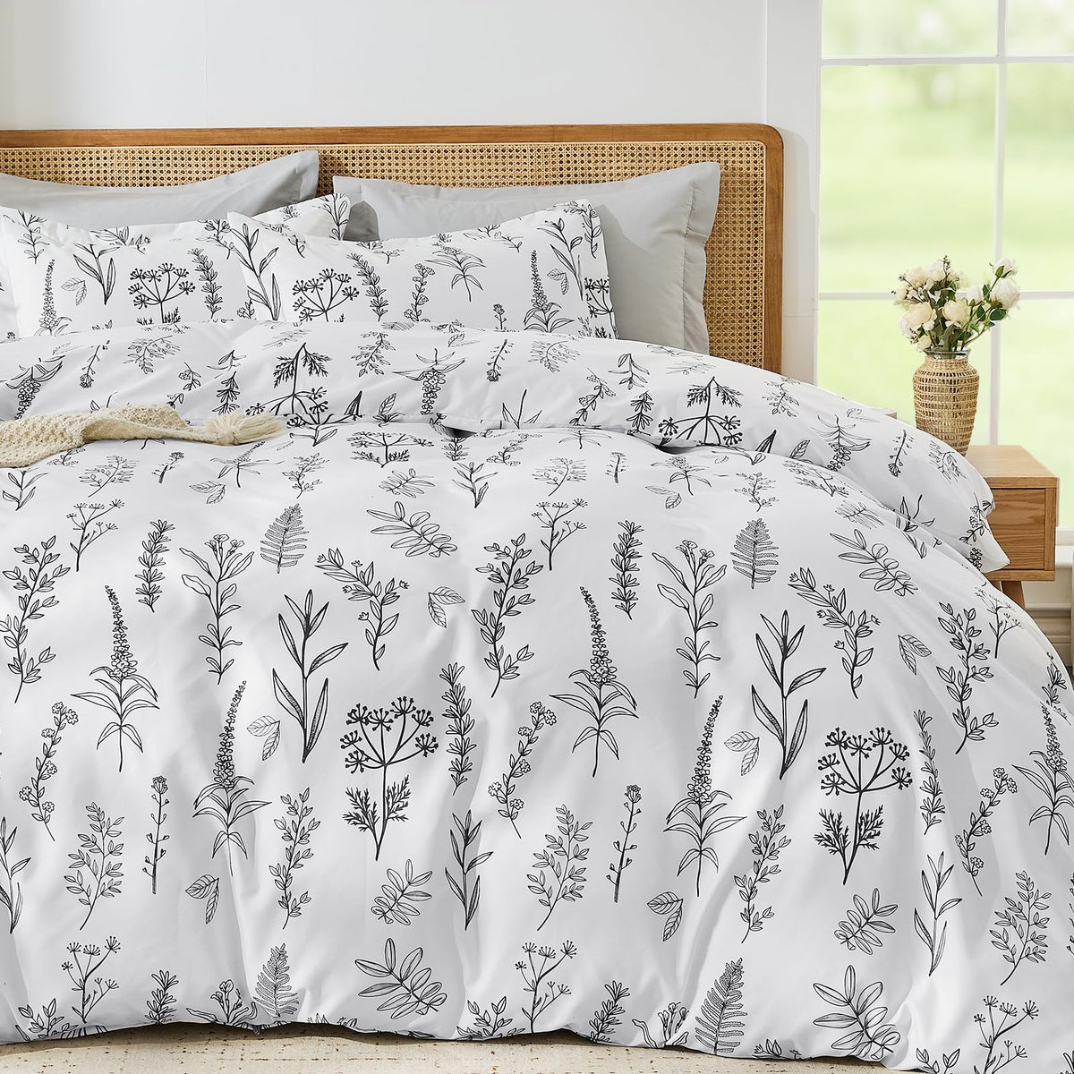 MUXHOMO Duvet Cover Twin/Twin XL Size, 2-Piece Beige Leaves Bedding Set