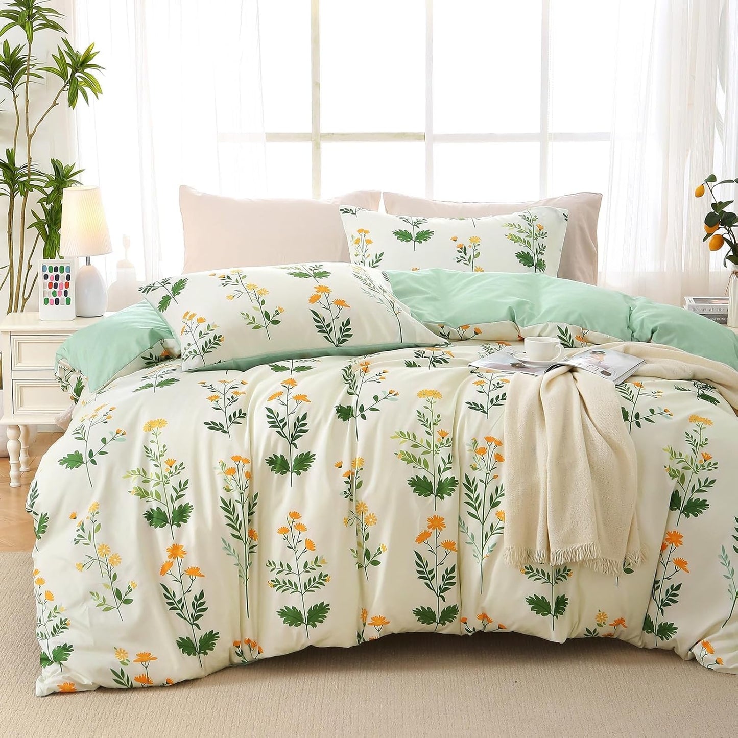 JOLLYVOGUE Duvet Cover Queen Size, Reversible Floral Beige Duvet Cover Set with Zipper Closure, 3 Pieces Botanical Patterns Soft Microfiber Bedding Set with 4 Ties (90x90, 2 Pillow Cases)