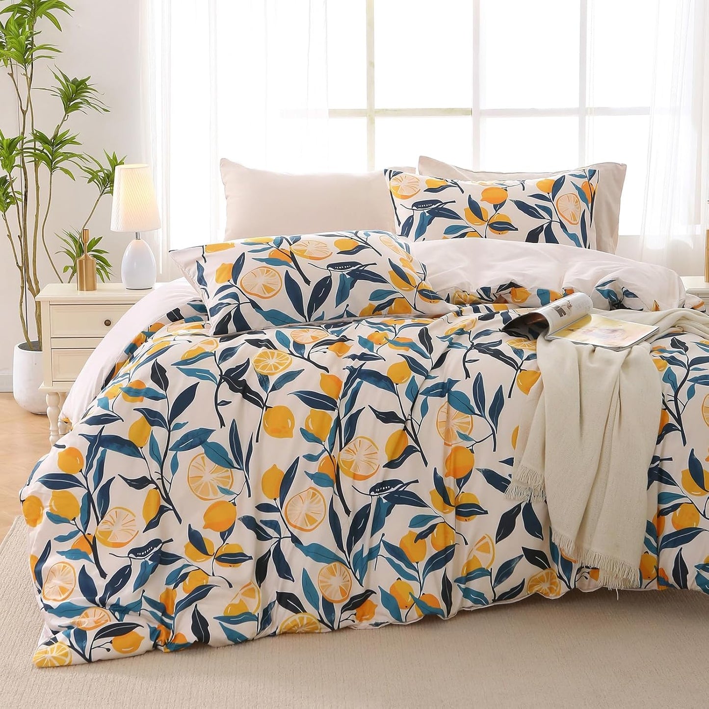 JOLLYVOGUE Duvet Cover Queen Size, Reversible Floral Beige Duvet Cover Set with Zipper Closure, 3 Pieces Botanical Patterns Soft Microfiber Bedding Set with 4 Ties (90x90, 2 Pillow Cases)