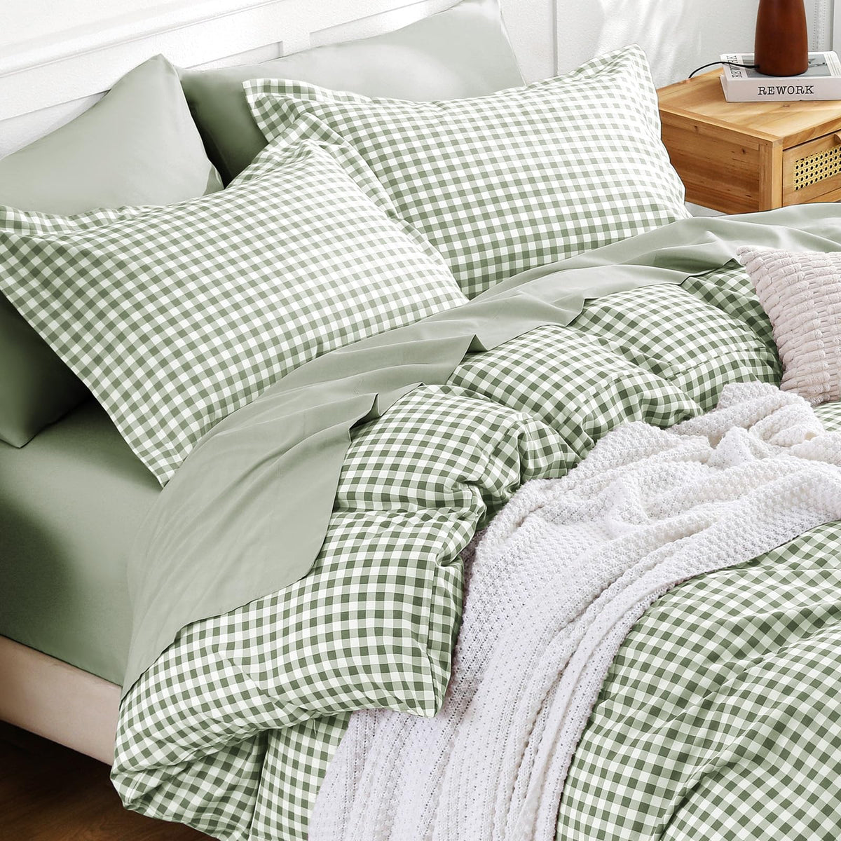 JOLLYVOGUE Brown Queen Comforter Set, 7 Pieces Gingham Bed in a Bag
