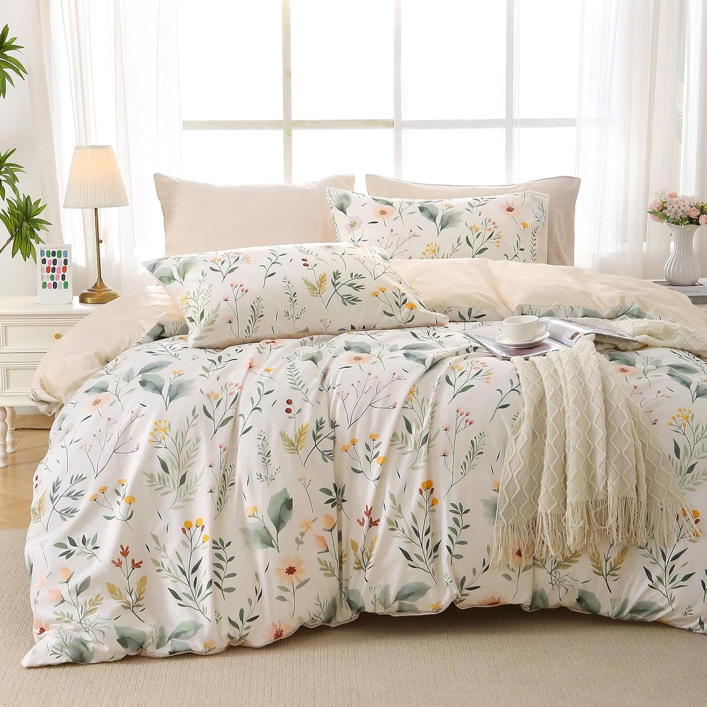 JOLLYVOGUE Duvet Cover Queen Size, Reversible Floral Beige Duvet Cover Set with Zipper Closure, 3 Pieces Botanical Patterns Soft Microfiber Bedding Set with 4 Ties (90x90, 2 Pillow Cases)